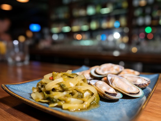 解码生活智慧，从说咸道淡，打一生肖看人际交往的微妙平衡艺术